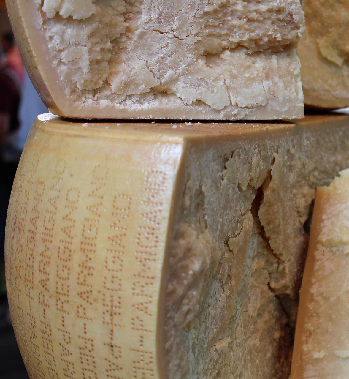 Tutta la storia del Parmigiano Reggiano